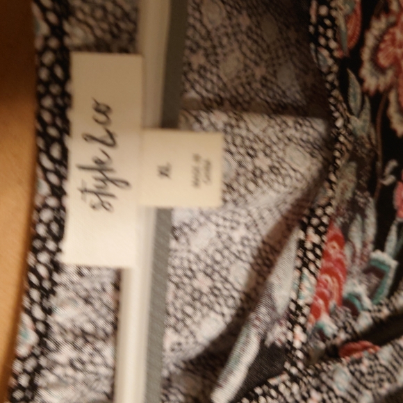 Style & Co V-Neck peasant top, size XL - Picture 3 of 3